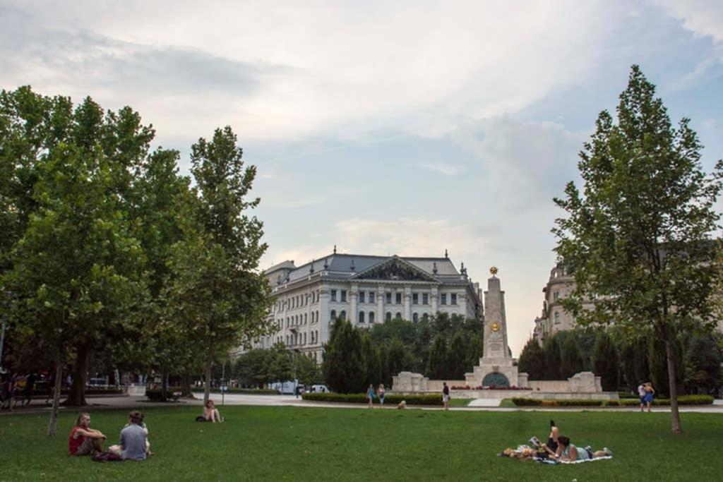 Nice And Cozy Apartment Next To The Parliament Budapest Exterior photo